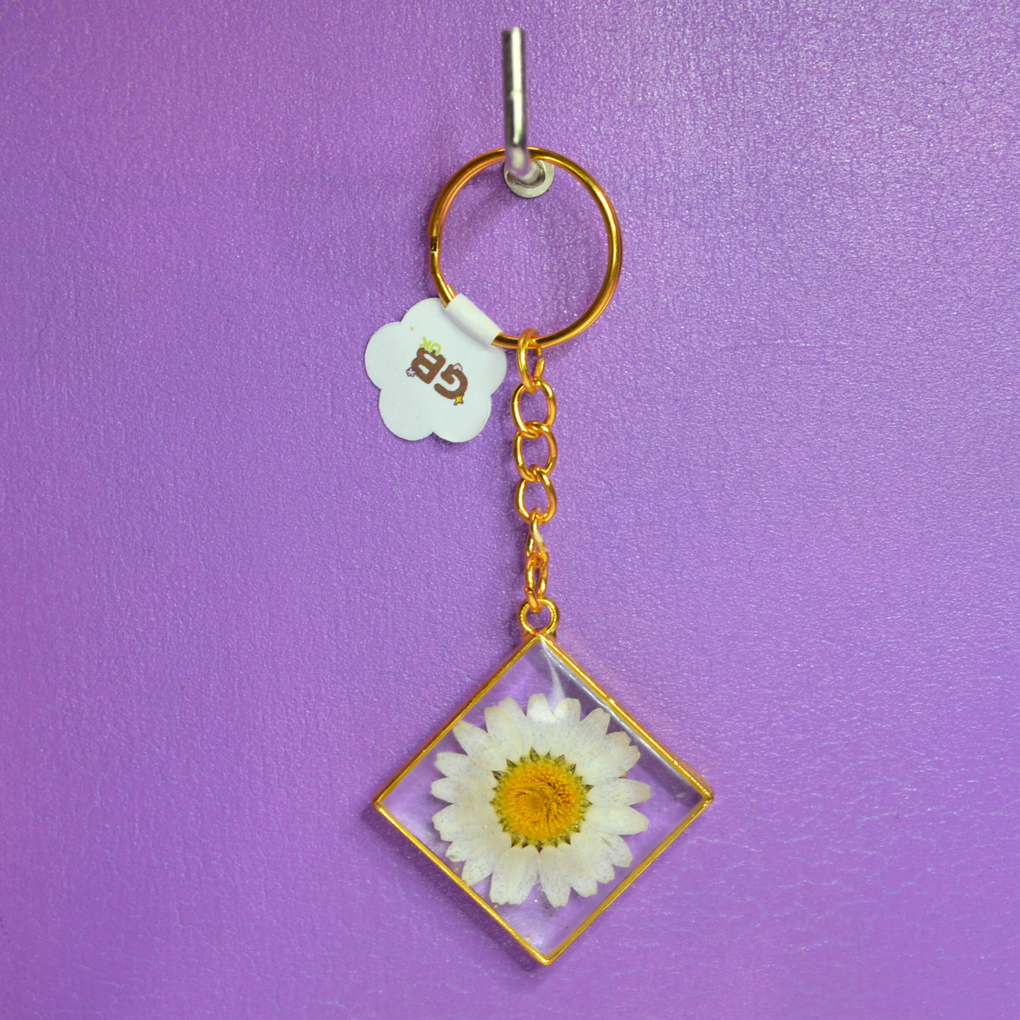 White Daisy Diamond Shaped Bezel Resin Keyring