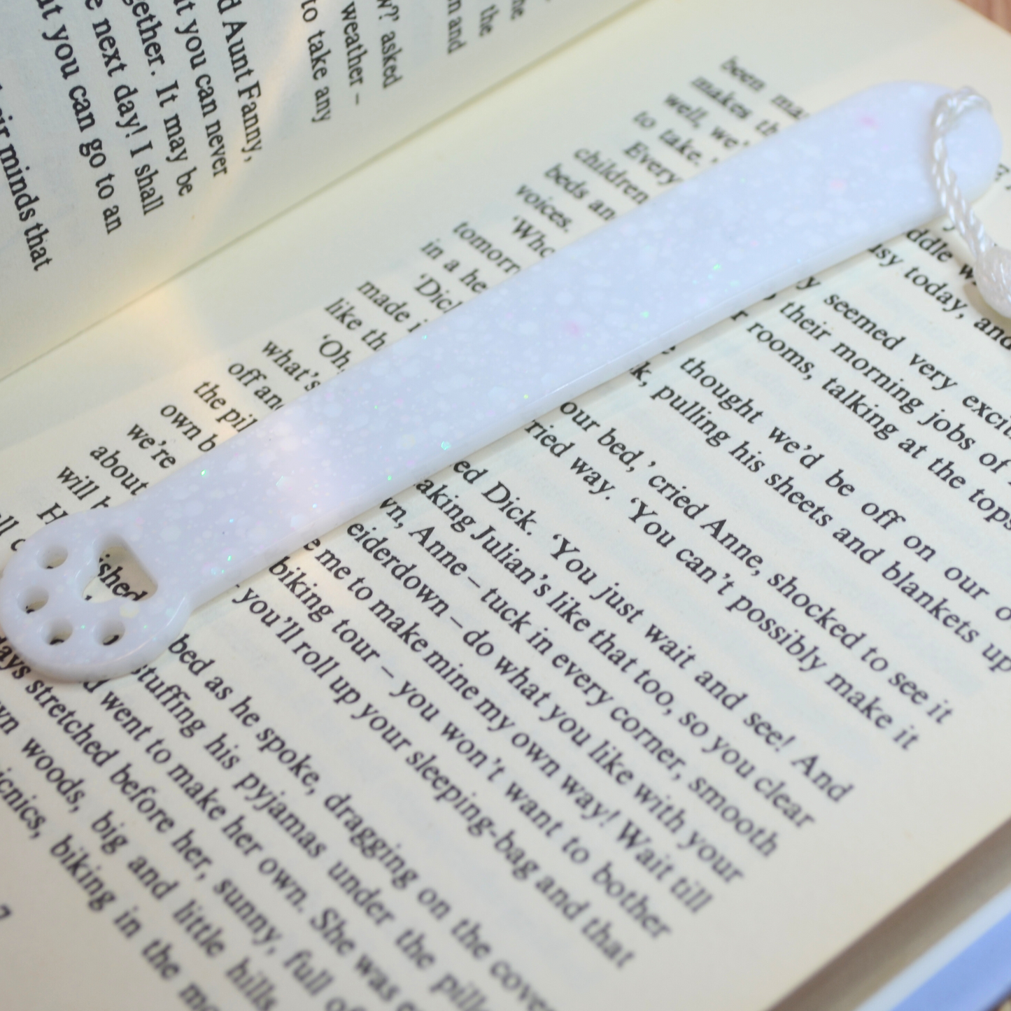 White Glitter Paw Resin Bookmark