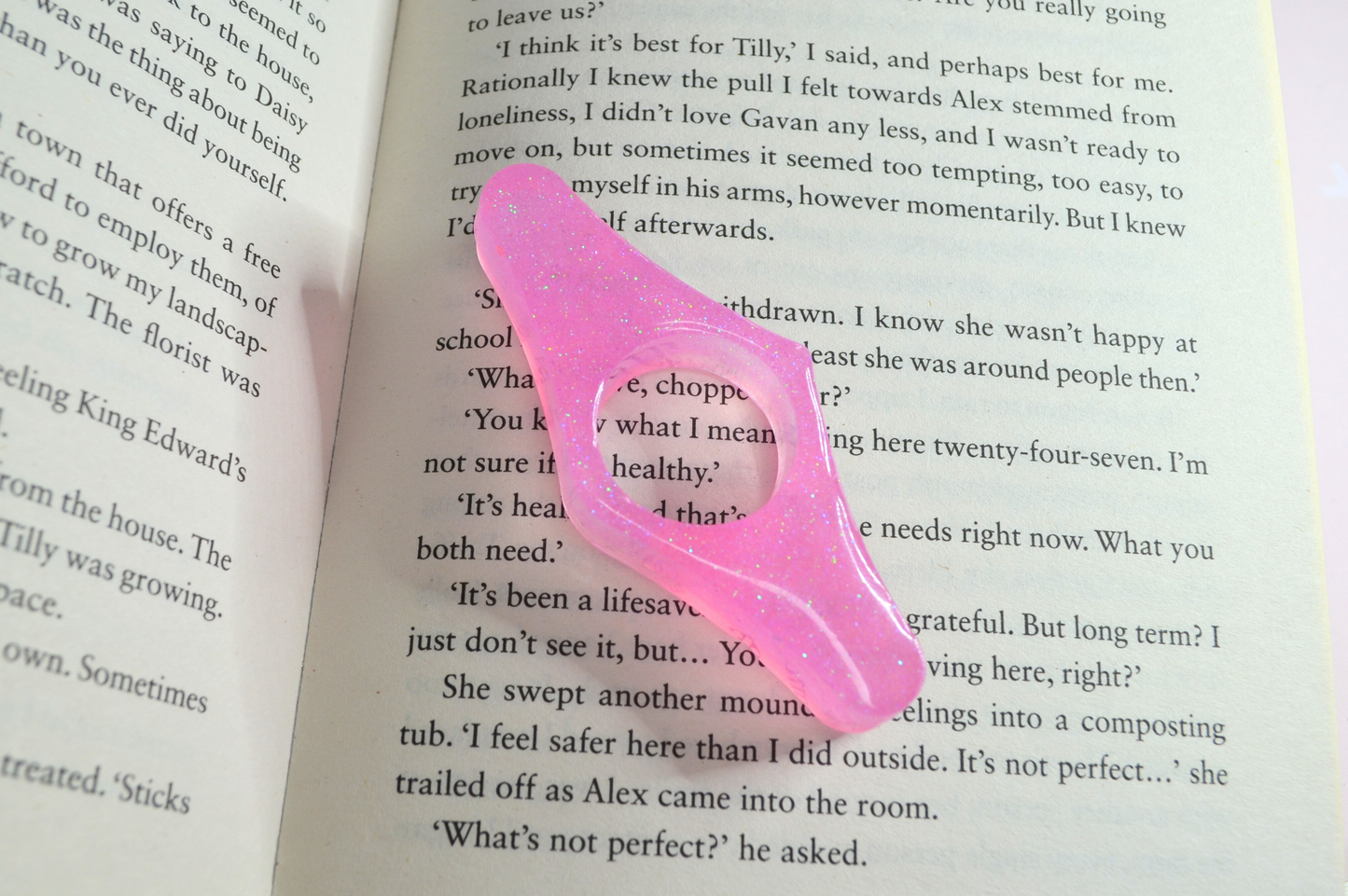 Shimmering Pink Glitter Resin Page Holder